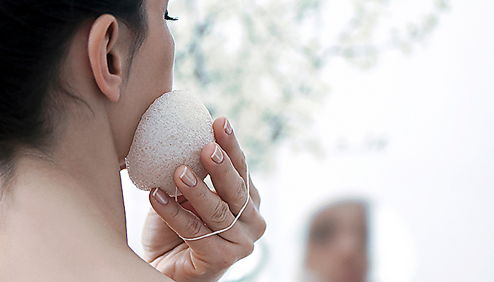 VĚTŠINA LIDÍ SI NEMYJE OBLIČEJ PRAVIDELNĚ A POKUD ANO, DĚLÁ TO NESPRÁVNĚ. 8 ZÁKLADNÍCH PRAVIDEL PRO ČIŠTĚNÍ PLETI OD DERMATOLOGŮ. VĚTŠINA LIDÍ SI NEMYJE OBLIČEJ PRAVIDELNĚ A POKUD ANO, DĚLÁ TO NESPRÁVNĚ. 8 ZÁKLADNÍCH PRAVIDEL PRO ČIŠTĚNÍ PLETI OD DERMATOLOGŮ.
