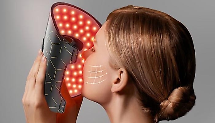 Fotonická svetelná maska proti vráskam, akné a ďalším pleťovým problémom